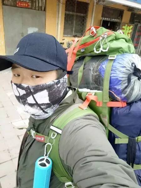 男子山东徒步到新疆，一段跨越山河的壮丽旅程