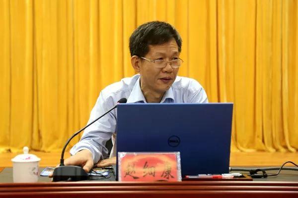 坚持和落实两个毫不动摇