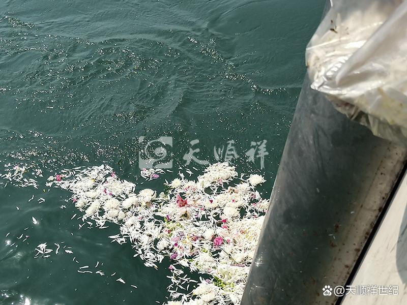 老人离世留财产给保姆，要求操办海葬，可以吗？