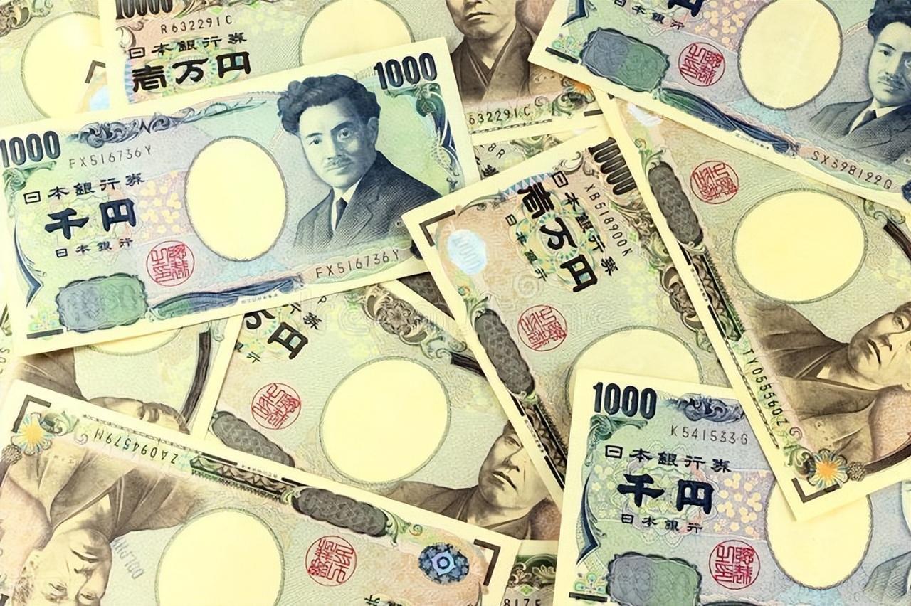 美国民众在超市感受关税风暴