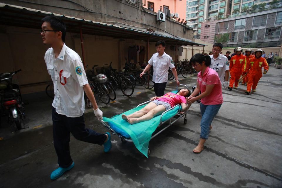 女孩坠楼前的挣扎，生与死的瞬间考验
