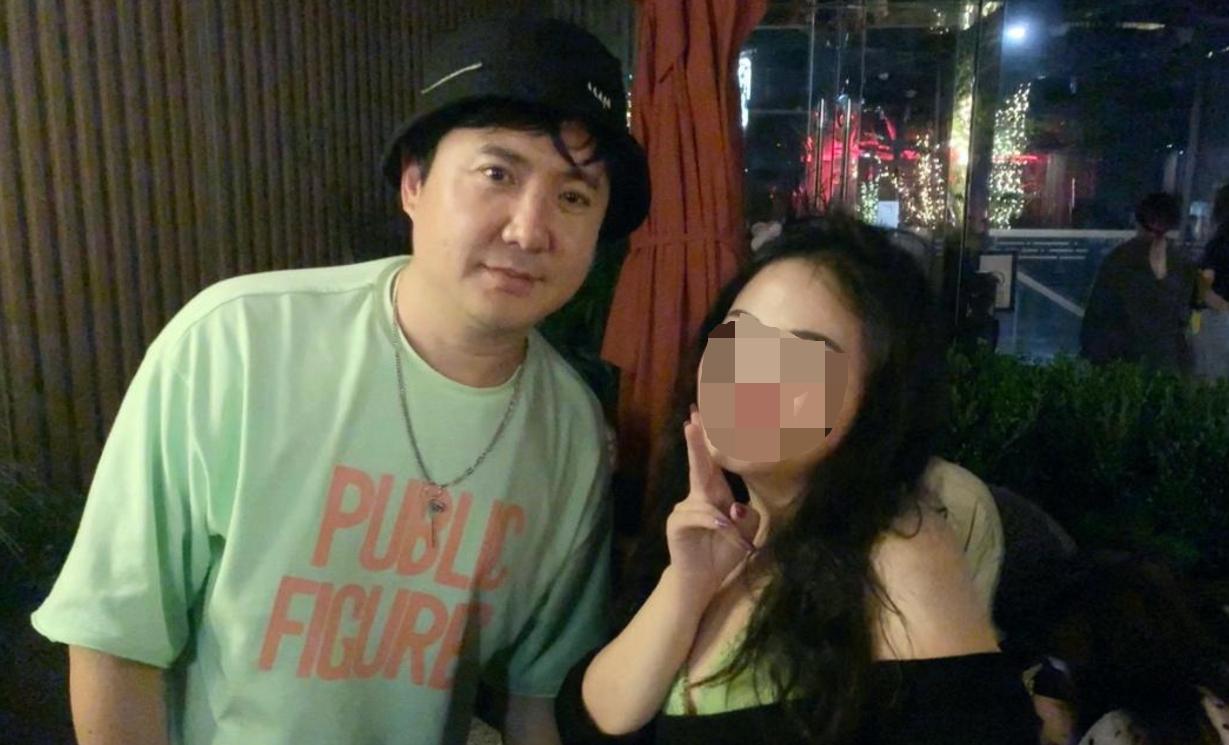 遭猥亵女脱口秀演员已正常演出，逆境中的坚韧与勇气