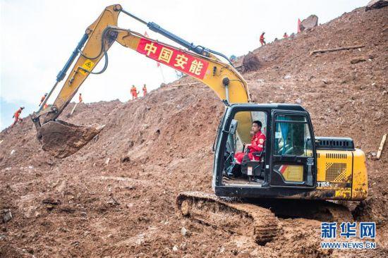 直击贵州山体滑坡救援现场