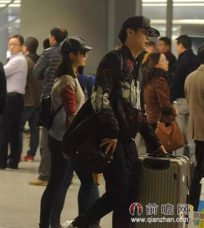 陈妍希一瘸一拐去酒吧与付辛博聚会，引爆娱乐圈热议