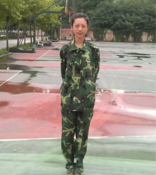 300万人选出最丑军训服，新生哀嚎连连——军训服装审美争议的背后