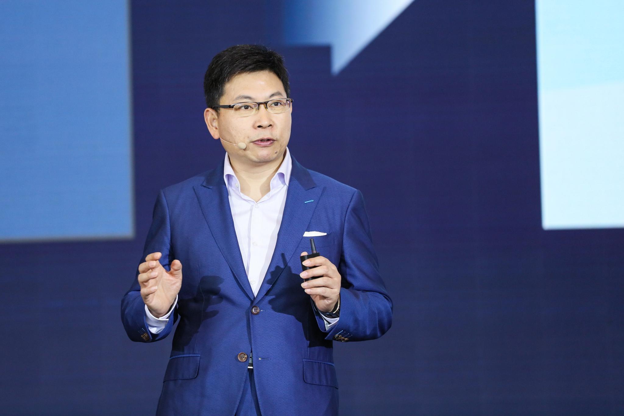 余承东10点突然发文，揭秘华为新动向