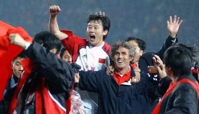 没开玩笑！中国足球队勇夺世界杯