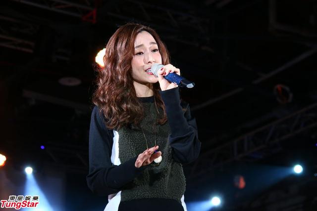 范玮琪演唱破音后暴哭，真实情感的流露与重新站起的勇气
