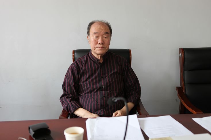 8旬退休教授为贫困生的教育之路，温暖传递，希望照亮未来