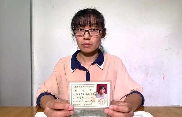 高考扁担女孩开通社媒账号？假的！