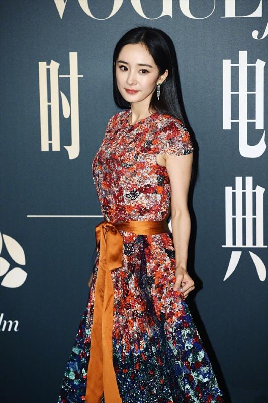 最近杨幂红毯视频风靡全网