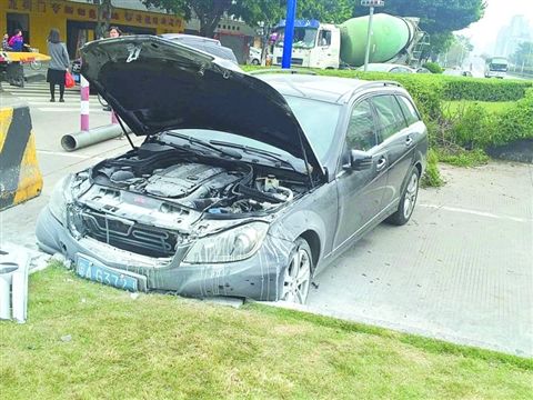 奔驰车高速失控，竟是前车主远程劫车