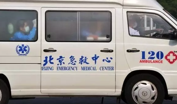 卫健委回应救护车800公里收费争议，透明公开，维护公众权益
