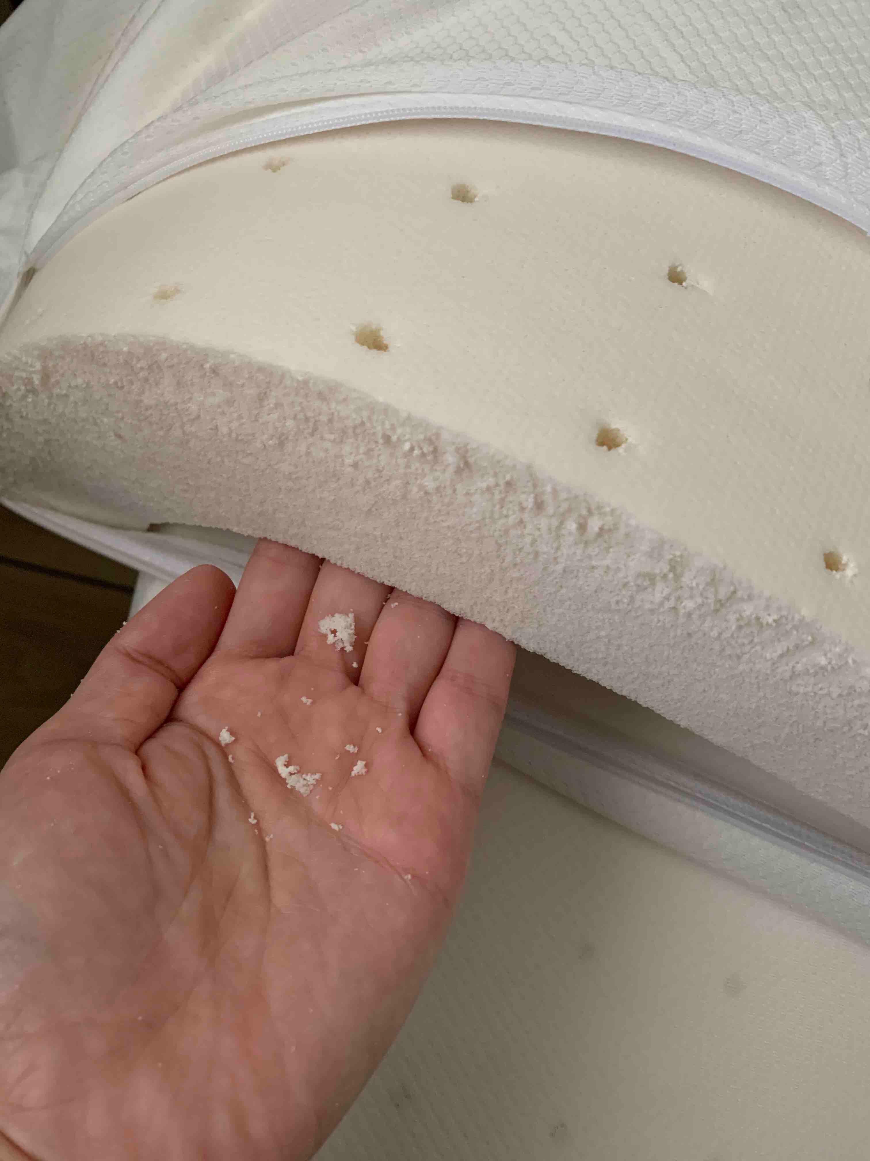 男子使用10年乳胶床垫内部粉末化的背后故事