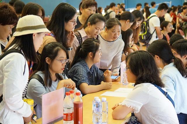 各地各高校招生咨询会密集举办，解读学子未来之路
