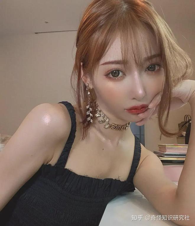 韩星周鹤年因嫖娼风波引发关注，明日花绮罗背后的真相究竟如何？