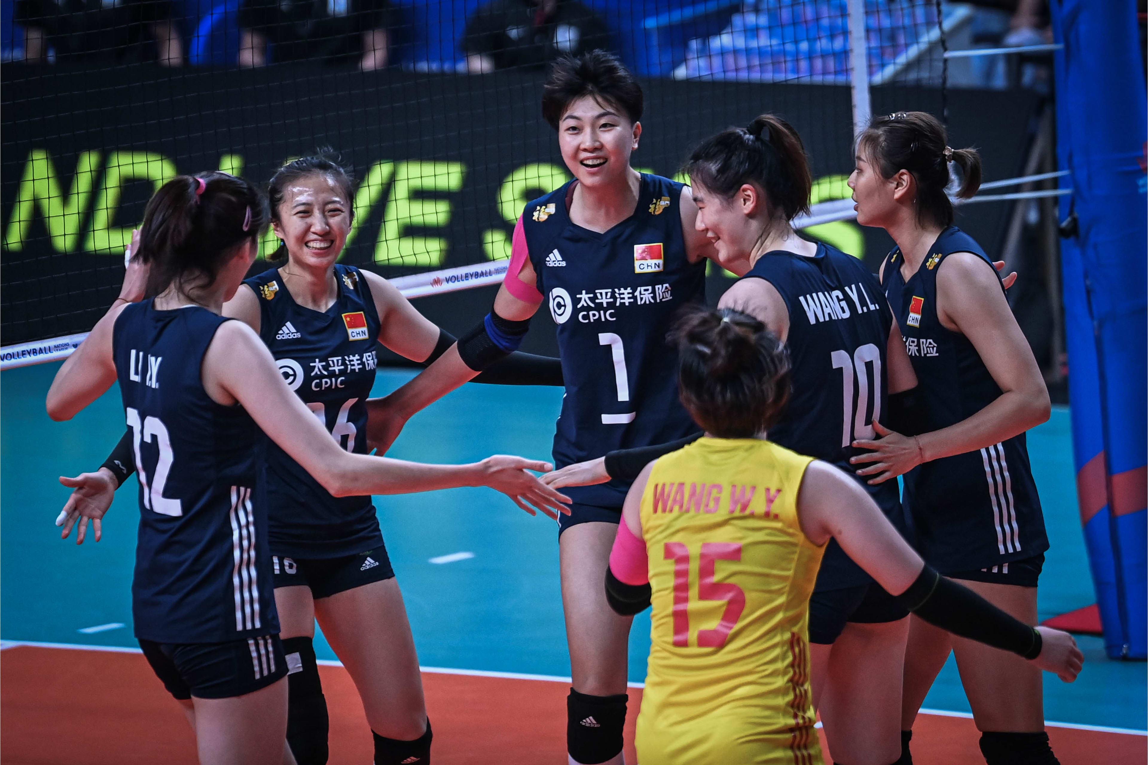 中国女排3-1逆袭日本女排，钢铁意志的胜利之歌