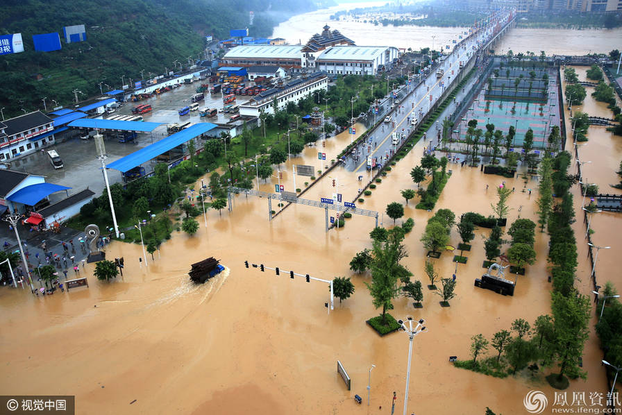 贵州榕江县城最大商场遭遇洪水侵袭纪实