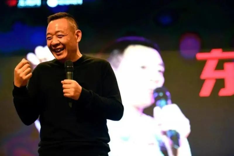 于东来个人简介超市于东来是河南胖东来商贸集团董事长，以下是关于他的个人简介以及他旗下的超市相关信息