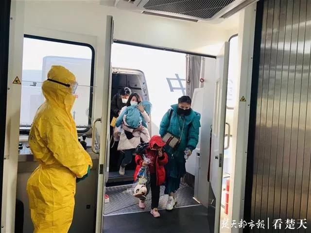 滞留太空宇航员发声，挑战与勇气的交织
