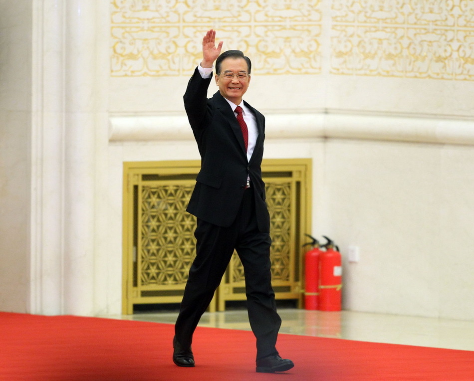 王毅见中外记者，传递中国声音