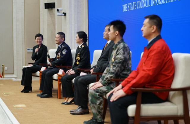 王毅见中外记者，传递中国声音