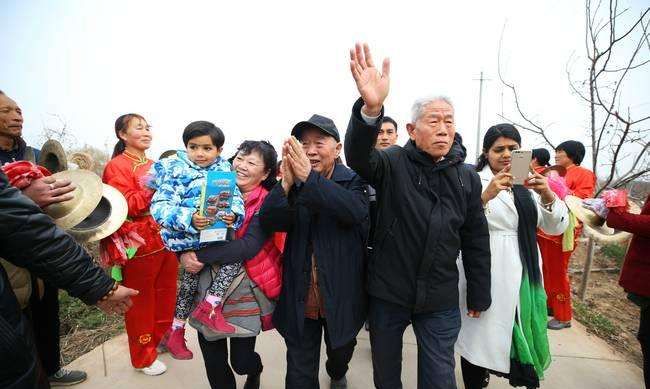 热议背后，一位农民代表的发言被掌声打断3次，真相究竟如何？