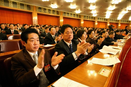 热议背后，一位农民代表的发言被掌声打断3次，真相究竟如何？