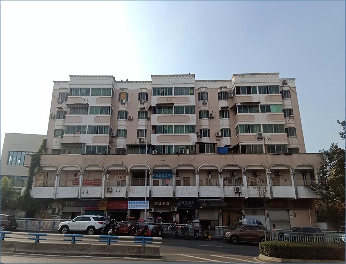 关于2000年前老旧小区纳入城市更新改造项目的文章