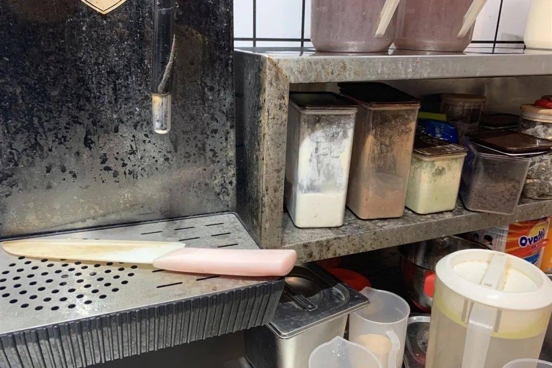 初中生烧毁奶茶店事件，反思与启示