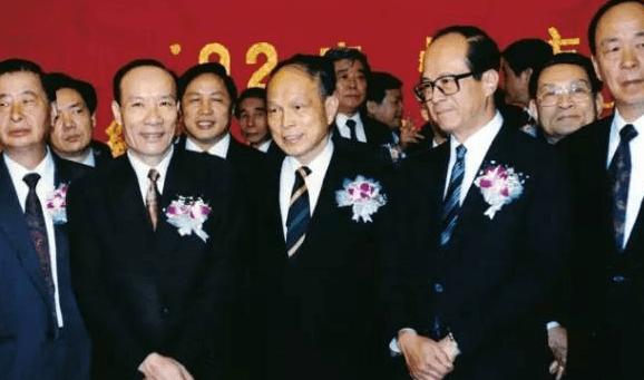 李兆基与李嘉诚，一生相爱相杀的商战传奇