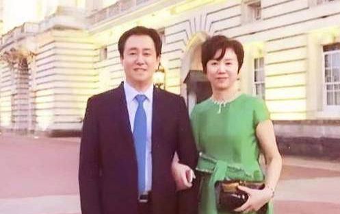 许家印两儿子，聚焦背后的故事