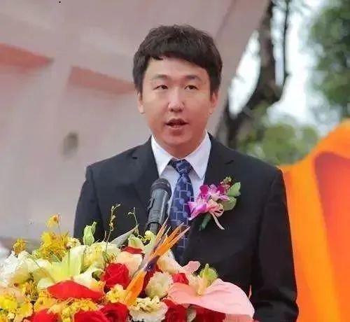 许家印被曝还有两名未成年子女，家庭背景与公众关注
