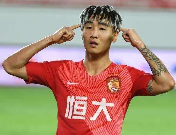 曝许家印前妻拥有两名未成年子女，家庭背后的故事