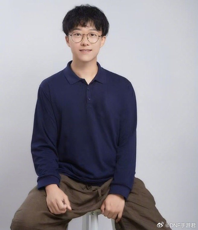 北大毕业生做正骨被踢出班级群，职业选择与社会认同的碰撞