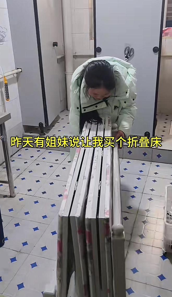时代角落里的坚韧之花，一位00后女生的奋斗故事