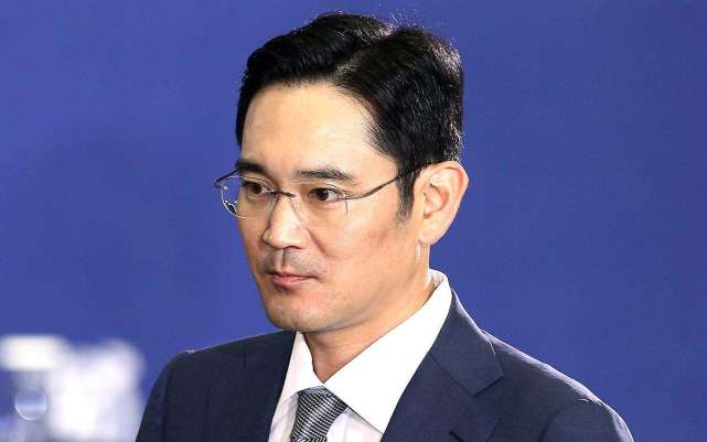 李在镕中国行，高冷变微笑，商界新风向