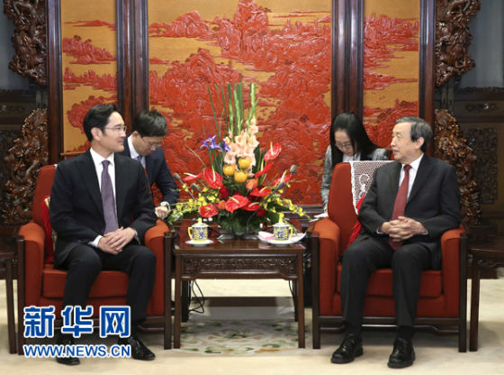 李在镕中国行，高冷变微笑，商界新风向