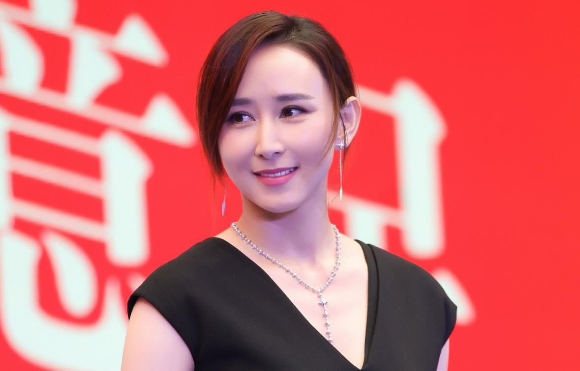 胡静自曝曾卖掉老公绝版跑车，背后的故事与情感波动