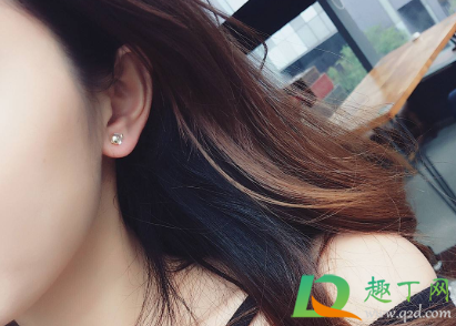 戴着耳钉睡觉有什么危害