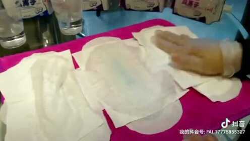 无手女孩演示换卫生巾的正确方式，引发全网热议
