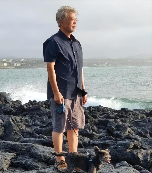 文在寅介绍，一位深受人们尊敬的政治领袖