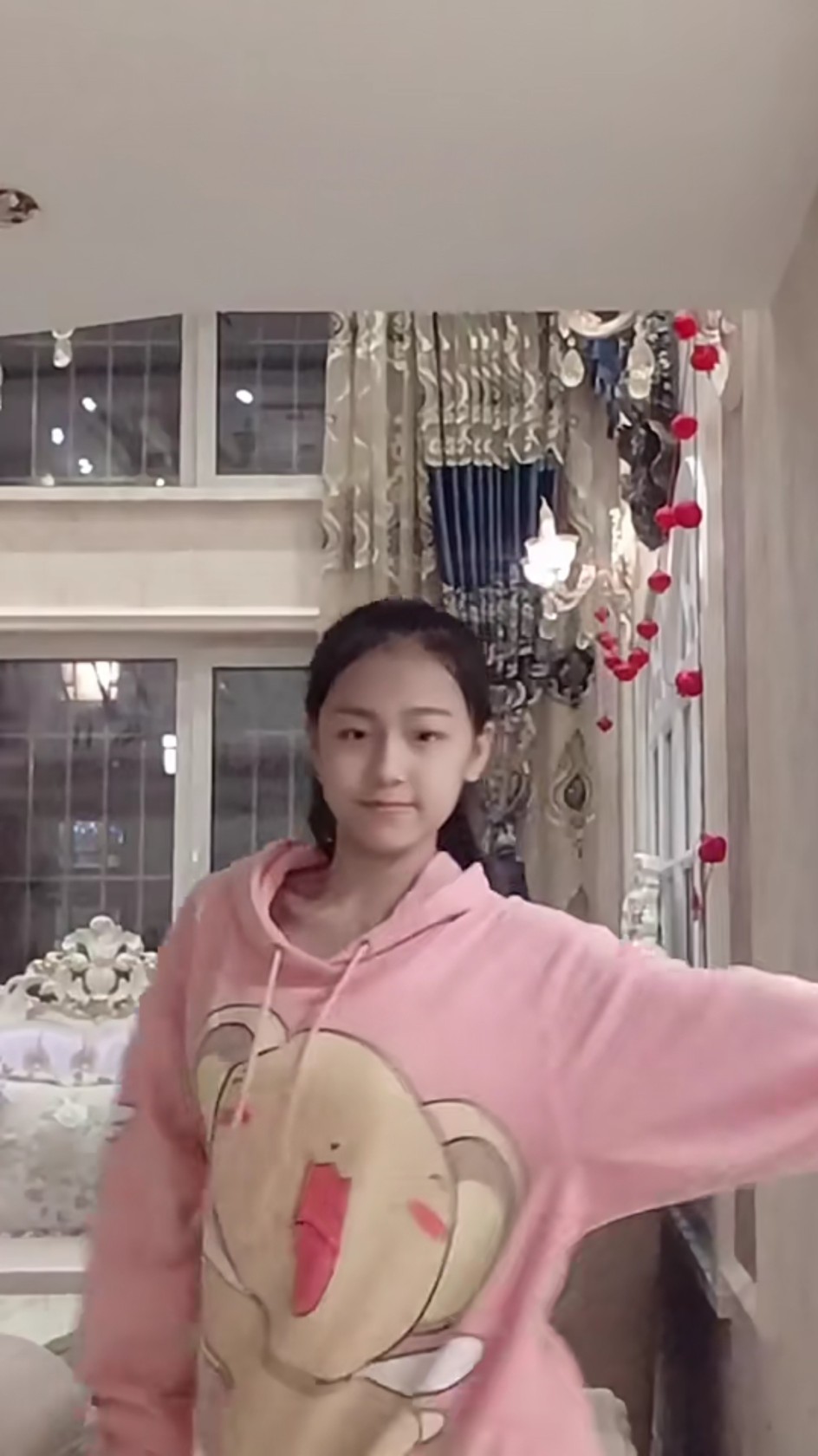 零零后少女跳舞的样子，简直萌到心尖尖！