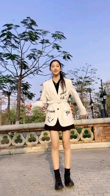 零零后少女跳舞的样子，简直萌到心尖尖！