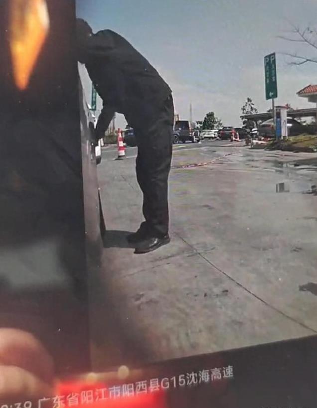 警方通报轮胎滚进服务区致人死亡事件分析