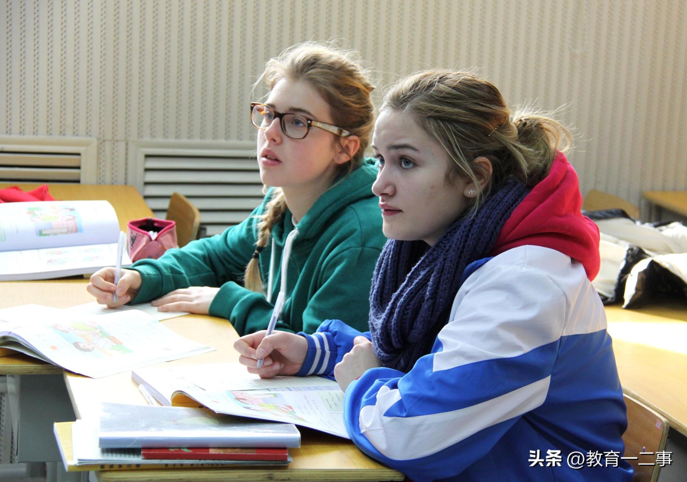 董宇辉回应获人民文学奖，文学的力量与网络的共鸣