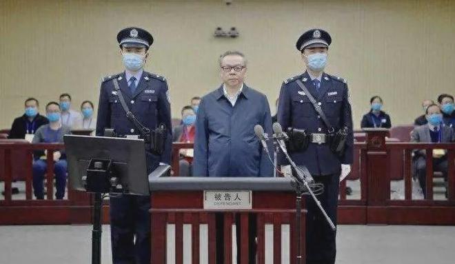 70岁李吉平获刑14年，人生警示录