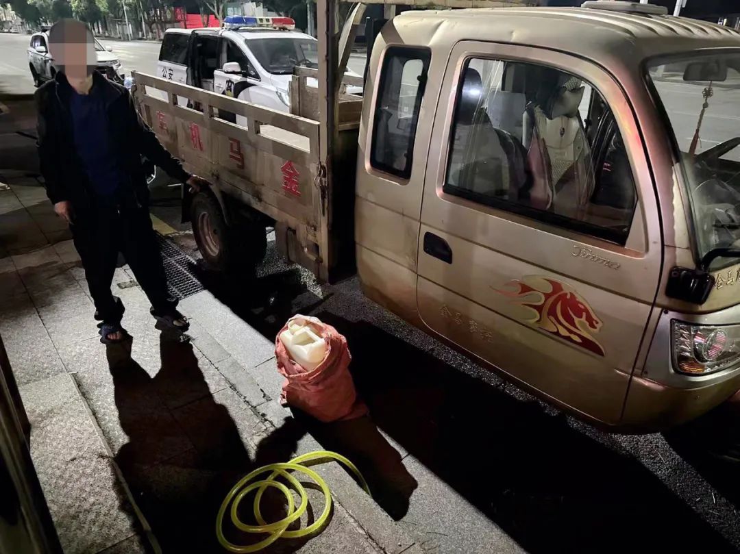揭秘，靠嘴吸偷135升柴油的真相