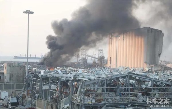 伊朗一港口发生高强度爆炸，深度分析与反思