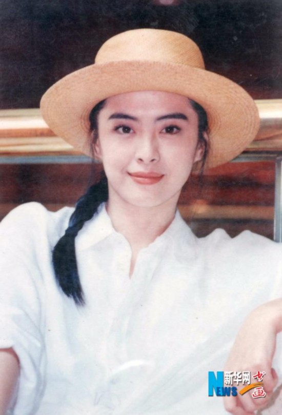 王祖贤现身上海，眉眼如画，气质优雅